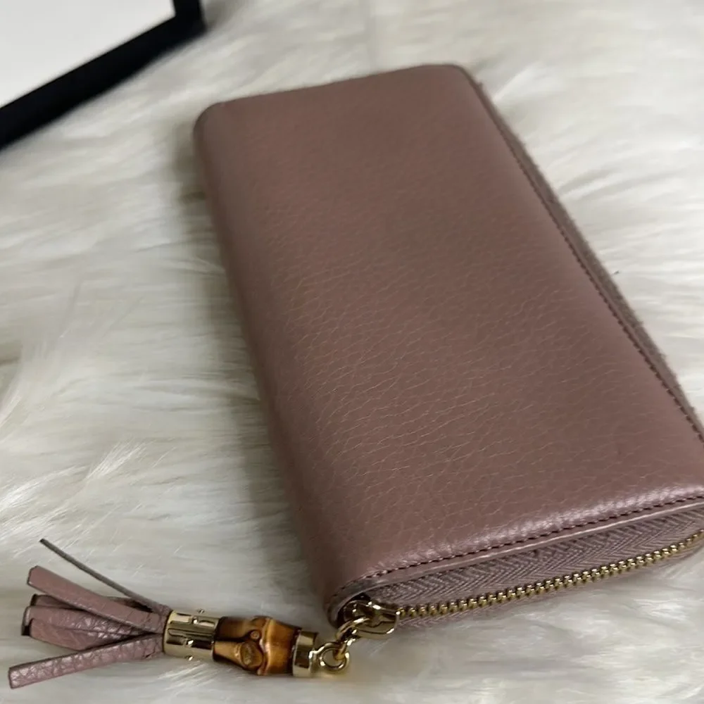 💯Authentic Gucci Zipped Leather Long Wallet🍀